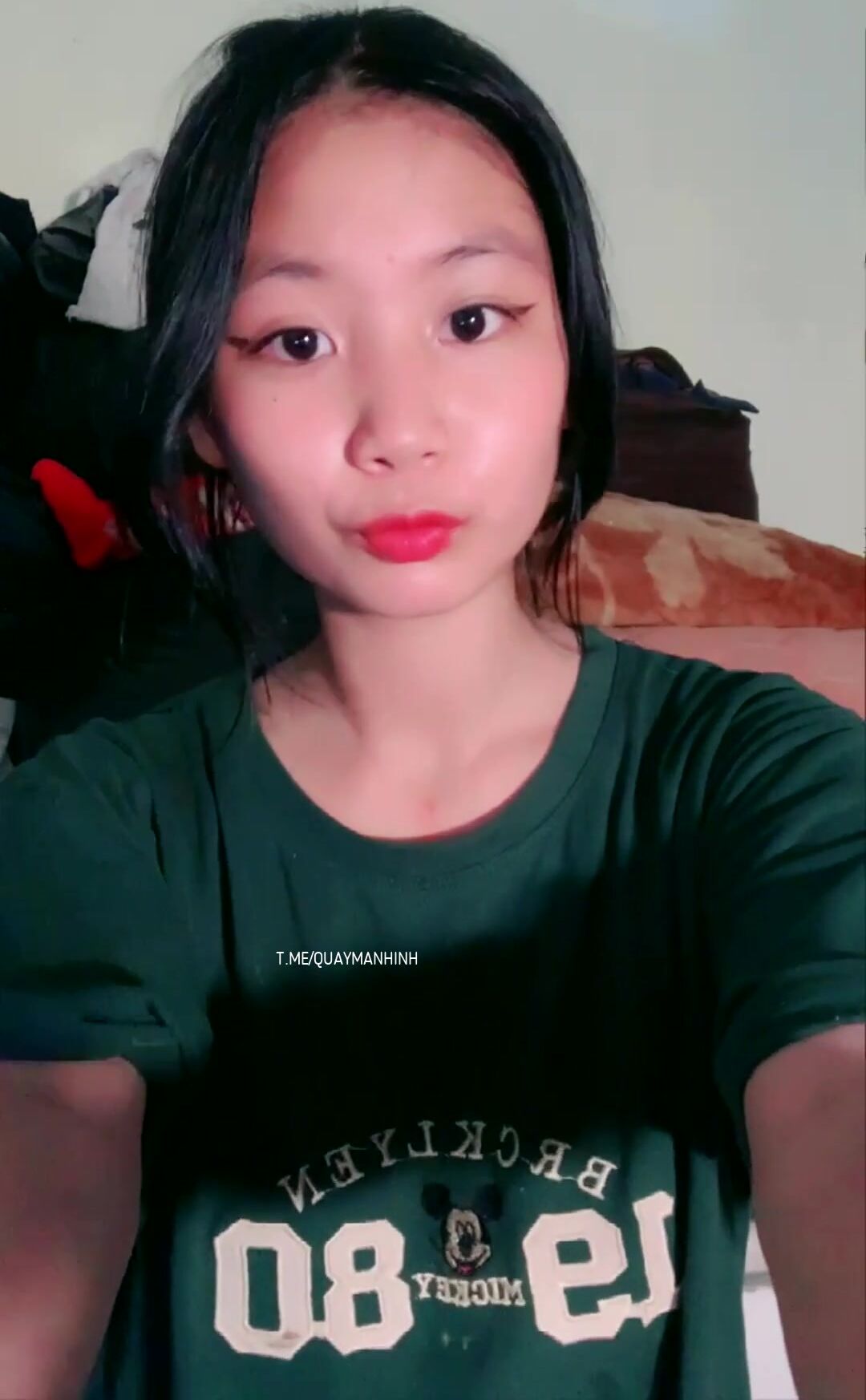 Teen xinh show cái lồn múp hồng hào